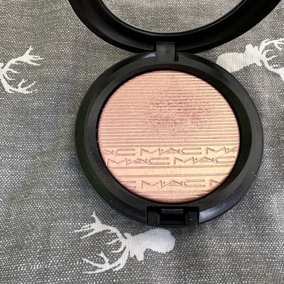 MAC Extra Dimension Skinfinish in Beaming Blush - Picture 3 of 3